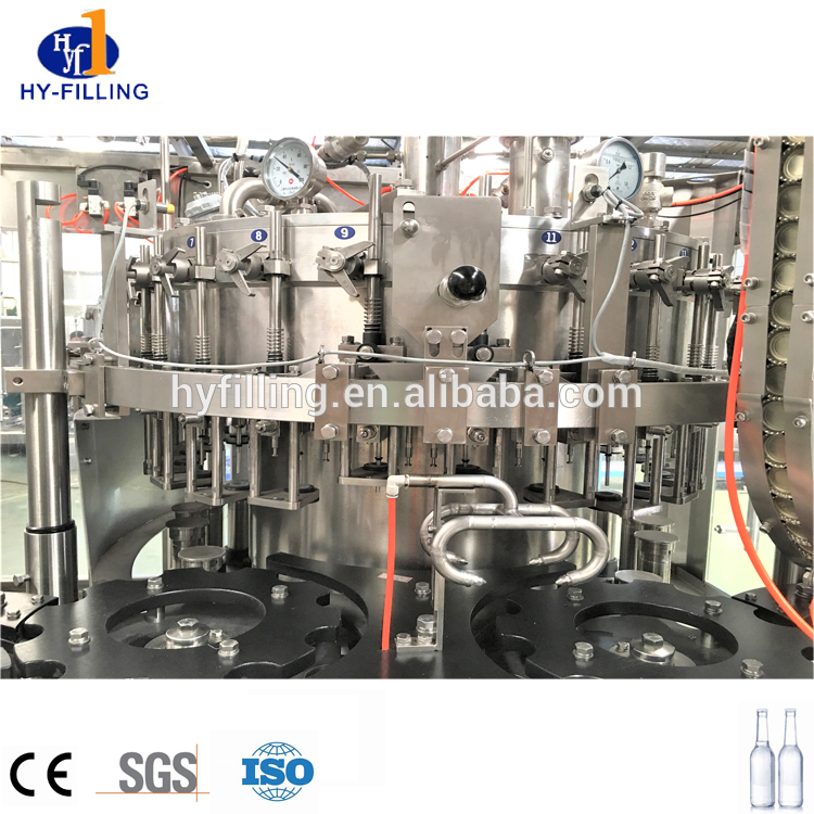 Machine de remplissage CSD de bouteilles en verre de type rotatif 3-en-1