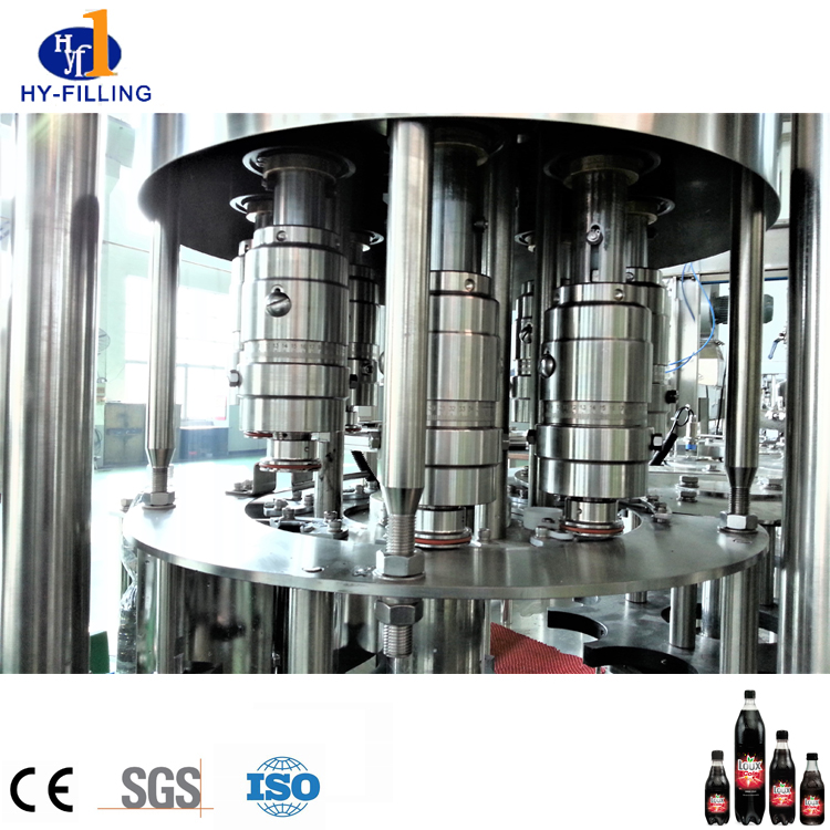 Chaîne de production en bouteille de CSD de haute précision / usine de mise en bouteilles de boisson carbonatée / machine à eau gazeuse
